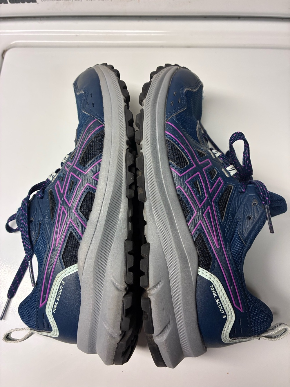 Women’s ASICS - Picture 4 of 7